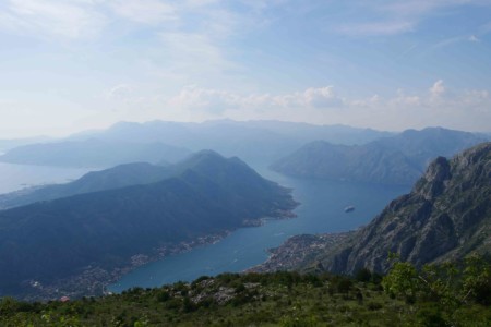 vue de la route serpentine sur les bouches de Kotor panorama bouches de kotor route serpentine