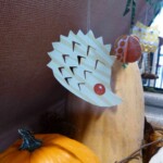 Herisson en papier decoration table automne origami herisson idee