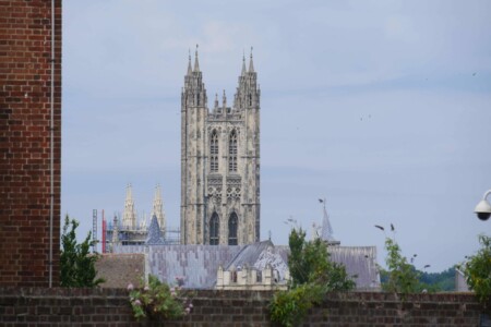Vue sur la Cathédrale canterbury vue roadtrip angleterre kent 6