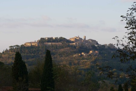 Montepulciano sur son rocher roadtrip toscane 1 semaine Montepulciano vue