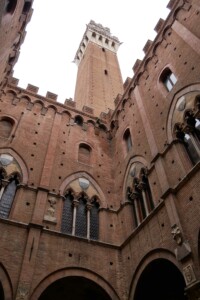 Palazzo Publico roadtrip toscane 1 semaine Siena palazzo publico cour interieure