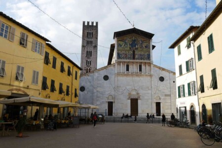 Lucca roadtrip toscane 1 semaine lucca frise eglise